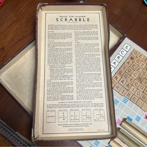 1953 Edition of Scrabble - Missing a few tiles - Picture 5 of 10